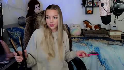 Mindy Mars online show from 5, 11, 2025