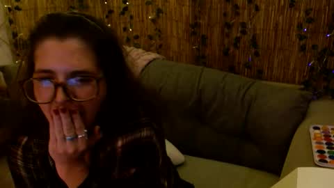 Mindy online show from 4, 12, 2025