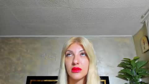 Snapshot of minihoty chatting on 24, 6, 2026 minihoty online show from 24, 6, 2026