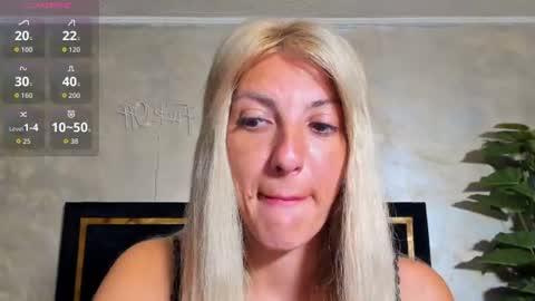 Snapshot of minihoty chatting on 4, 7, 2026 minihoty online show from 4, 7, 2026