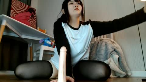 Minji online show from 5, 4, 2026