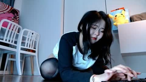 Snapshot of minji_snow chatting on 24, 4, 2026 Minji online show from 24, 4, 2026