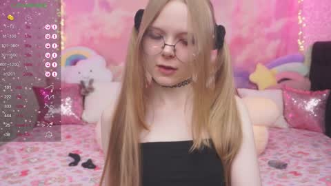 Snapshot of minx_girll chatting on 2, 2, 2025 Vikki online show from 2, 2, 2025