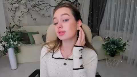 Snapshot of miraclecurly chatting on 22, 10, 2025 Emma online show from 22, 10, 2025