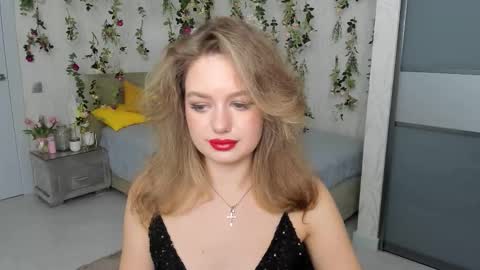 Snapshot of miraclecurly chatting on 25, 10, 2025 Emma online show from 25, 10, 2025