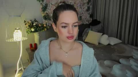 Snapshot of miraclecurly chatting on 14, 11, 2025 Emma online show from 14, 11, 2025