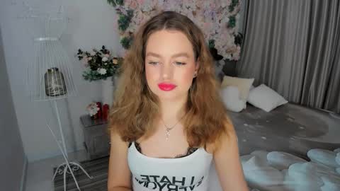 Snapshot of miraclecurly chatting on 20, 11, 2025 Emma online show from 20, 11, 2025