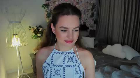 Snapshot of miraclecurly chatting on 25, 11, 2025 Emma online show from 25, 11, 2025