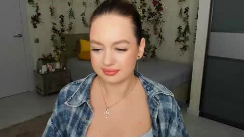 Snapshot of miraclecurly chatting on 1, 12, 2025 Emma online show from 1, 12, 2025