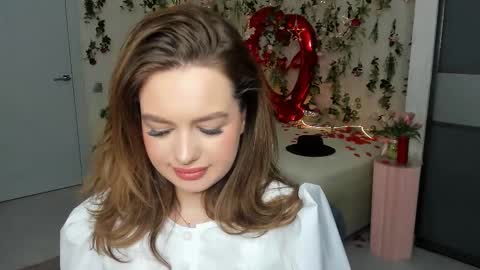 Snapshot of miraclecurly chatting on 8, 3, 2026 Emma online show from 8, 3, 2026