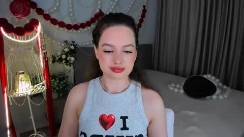 Snapshot of miraclecurly chatting on 26, 3, 2026 Emma online show from 26, 3, 2026