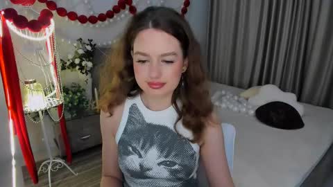 Snapshot of miraclecurly chatting on 2, 4, 2026 Emma online show from 2, 4, 2026