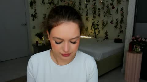 Snapshot of miraclecurly chatting on 8, 4, 2026 Emma online show from 8, 4, 2026