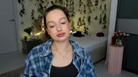 Snapshot of miraclecurly chatting on 11, 4, 2026 Emma online show from 11, 4, 2026