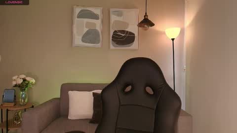 Snapshot of mirandashaw chatting on 12, 11, 2025 Miranda Shaw online show from 12, 11, 2025