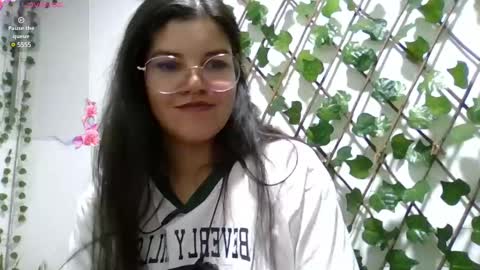 Snapshot of mirandavila chatting on 8, 3, 2025 online show from 8, 3, 2025