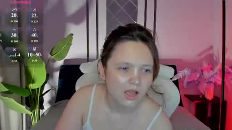 Snapshot of mirra_kiss chatting on 12, 6, 2026 Mirra online show from 12, 6, 2026