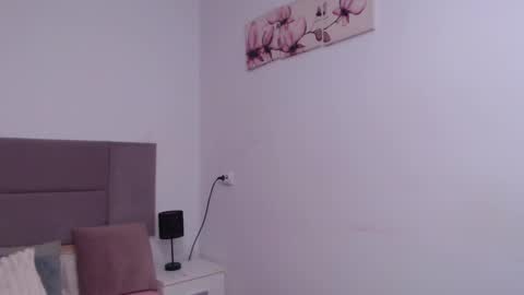 Snapshot of miryamines chatting on 14, 2, 2025 MiryamInes online show from 14, 2, 2025