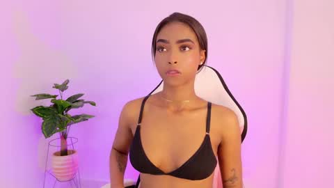 Snapshot of mis_nicole chatting on 16, 11, 2025 Andrea Thanks guys for the support online show from 16, 11, 2025