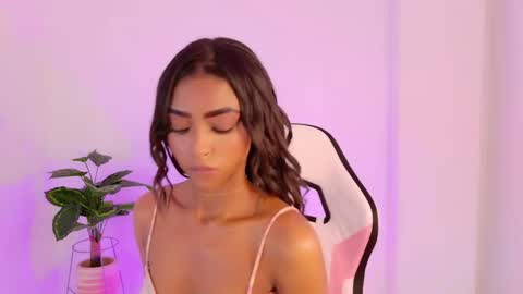 Snapshot of mis_nicole chatting on 17, 11, 2025 Andrea Thanks guys for the support online show from 17, 11, 2025