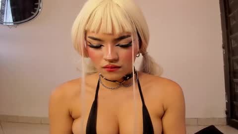 Misa Independent model online show from 16, 12, 2024