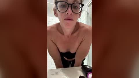 mischiefmamaxs online show from 27, 7, 2026