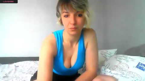 Snapshot of mishelle_blondie chatting on 19, 4, 2026 Mishelle online show from 19, 4, 2026