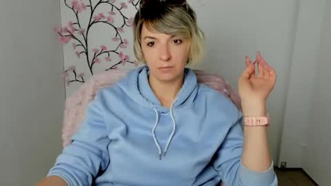 Snapshot of mishelle_blondie chatting on 11, 5, 2026 Mishelle online show from 11, 5, 2026