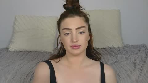 Snapshot of mishymoon chatting on 5, 12, 2025 Elora online show from 5, 12, 2025