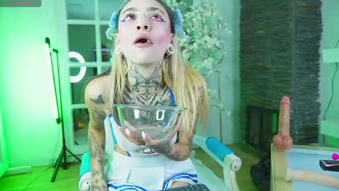 Snapshot of miss___angel chatting on 22, 4, 2026 miss___angel online show from 22, 4, 2026