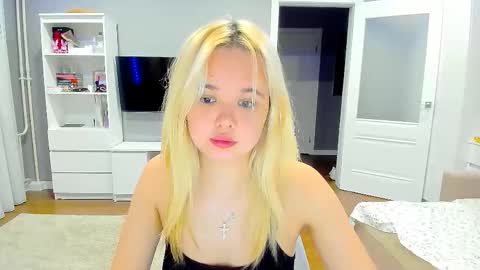 Snapshot of miss__selena chatting on 23, 11, 2025 miss__selena online show from 23, 11, 2025