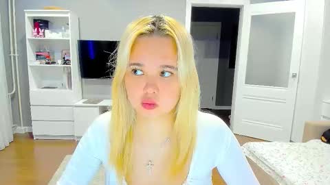 Snapshot of miss__selena chatting on 29, 11, 2025 miss__selena online show from 29, 11, 2025