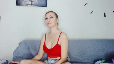 Snapshot of miss_blonde1 chatting on 1, 5, 2026 miss_blonde1 online show from 1, 5, 2026