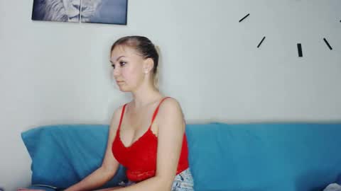 Snapshot of miss_blonde1 chatting on 22, 5, 2026 miss_blonde1 online show from 22, 5, 2026