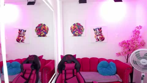 Snapshot of miss_dolly1 chatting on 15, 11, 2025 Melanie online show from 15, 11, 2025