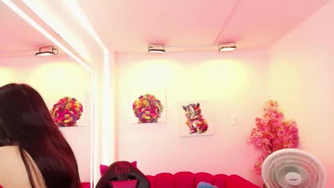 Snapshot of miss_dolly1 chatting on 19, 12, 2025 Melanie online show from 19, 12, 2025