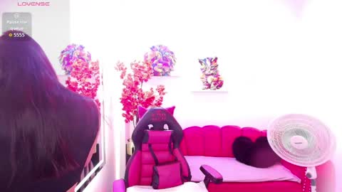 Snapshot of miss_dolly1 chatting on 25, 5, 2026 Melanie online show from 25, 5, 2026