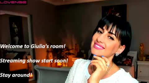 Miss Giulia online show from 22, 7, 2026