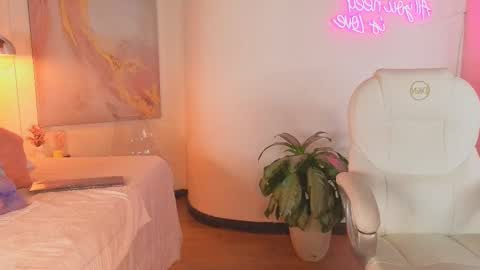 Snapshot of miss_honey21_ chatting on 9, 10, 2025 Honey online show from 9, 10, 2025
