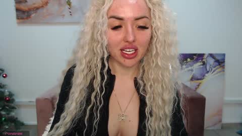 Snapshot of miss_kiten chatting on 2, 2, 2025 miss_kiten online show from 2, 2, 2025
