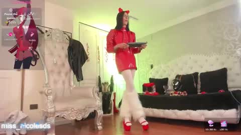 Snapshot of miss_nicolesds chatting on 25, 5, 2026 Miss Nicole online show from 25, 5, 2026