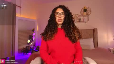 Amy Olivera online show from 28, 10, 2025