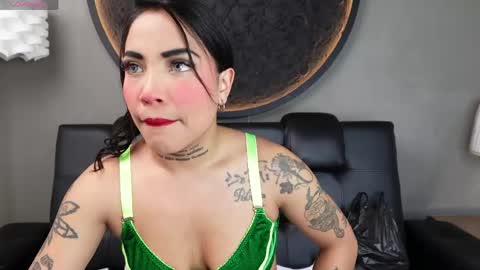 Snapshot of miss_vaiolette chatting on 3, 6, 2026 Vaiolette online show from 3, 6, 2026