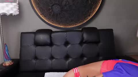 Snapshot of miss_vaiolette chatting on 9, 6, 2026 Vaiolette online show from 9, 6, 2026