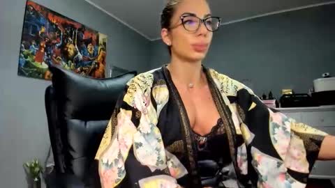 Alesyamuscledoll online show from 28, 11, 2025