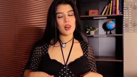 Snapshot of missatenea2 chatting on 28, 5, 2026 Laura online show from 28, 5, 2026