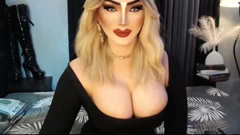Snapshot of misschannel4sub chatting on 5, 12, 2025 PRIESTESS CHANNEL online show from 5, 12, 2025