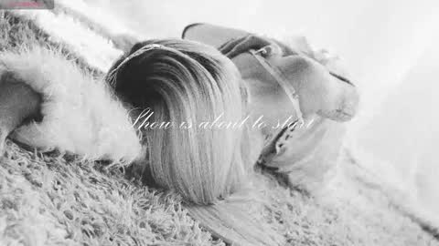 Chloe freelance model Please your thumbs up are important  online show from 5, 11, 2025