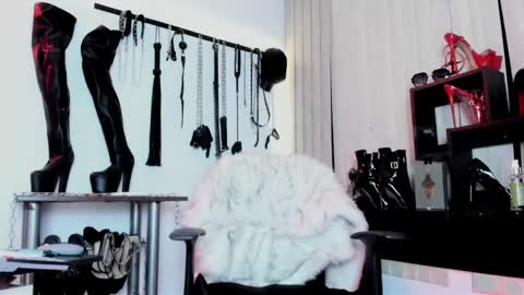 Snapshot of missdarklady chatting on 1, 5, 2026 Missdarklady online show from 1, 5, 2026