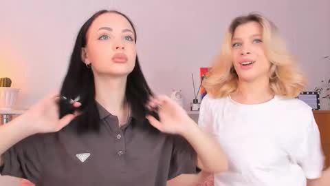 Hello dear my name Elisa online show from 26, 11, 2025